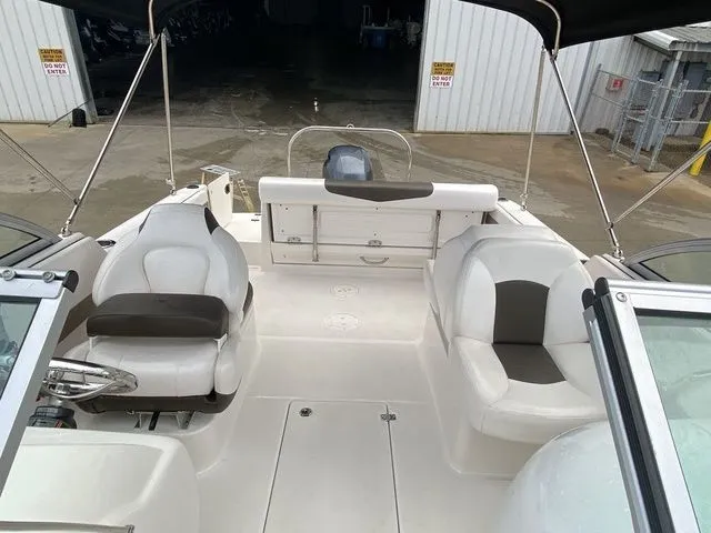 Slide: The Image of Robalo R227 Dual Console 2021 - 14