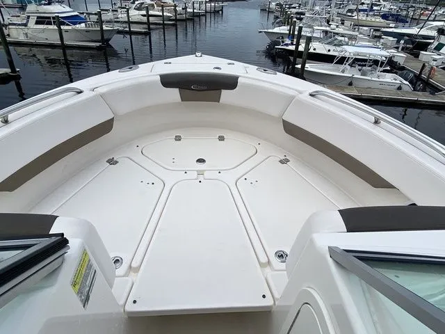 Slide: The Image of Robalo R227 Dual Console 2021 - 16