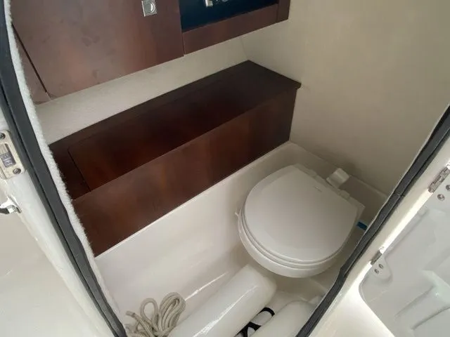 Slide: The Image of Robalo R227 Dual Console 2021 - 18