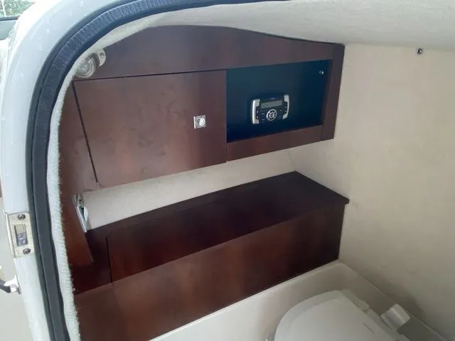 Slide: The Image of Robalo R227 Dual Console 2021 - 19