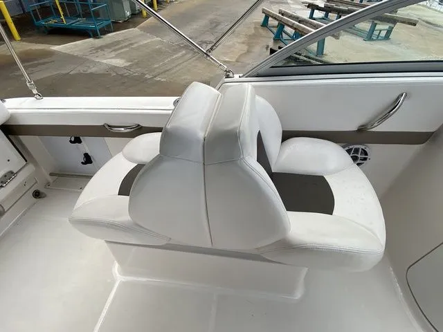Slide: The Image of Robalo R227 Dual Console 2021 - 20