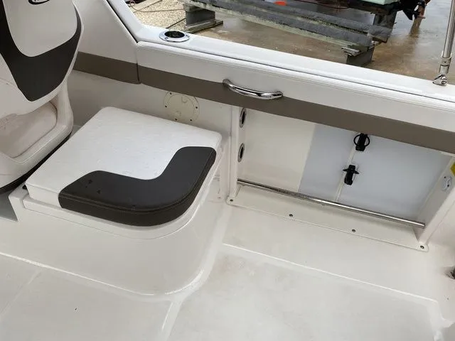 Slide: The Image of Robalo R227 Dual Console 2021 - 29