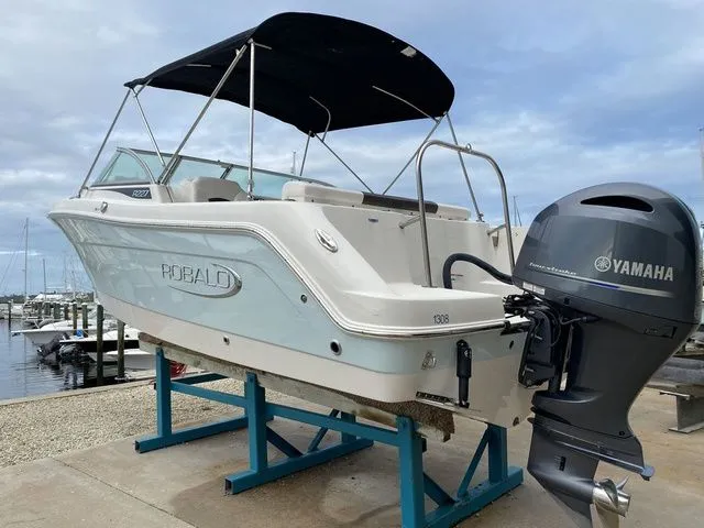 Slide: The Image of Robalo R227 Dual Console 2021 - 5