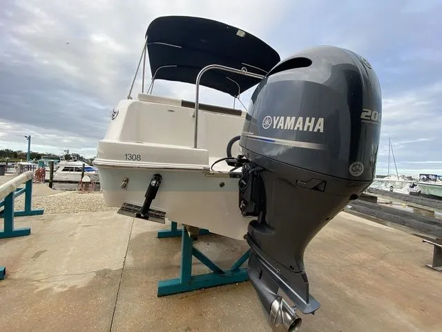 Slide: The Image of Robalo R227 Dual Console 2021 - 8