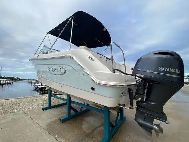 Slide: The Image of Robalo R227 Dual Console 2021 - 9