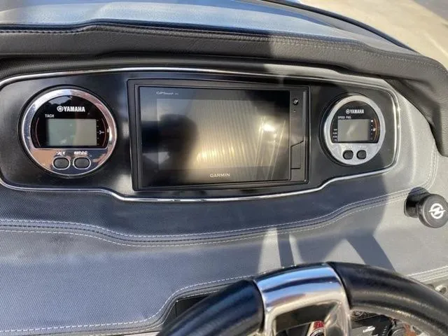 Slide: The Image of Chaparral 230 Suncoast 2019 - 18