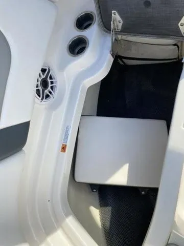 Slide: The Image of Chaparral 230 Suncoast 2019 - 35