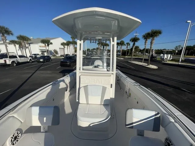 Slide: The Image of Robalo R230 Center Console 2026 - 5
