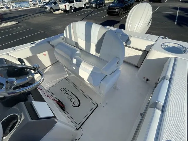 Slide: The Image of Robalo R230 Center Console 2026 - 7