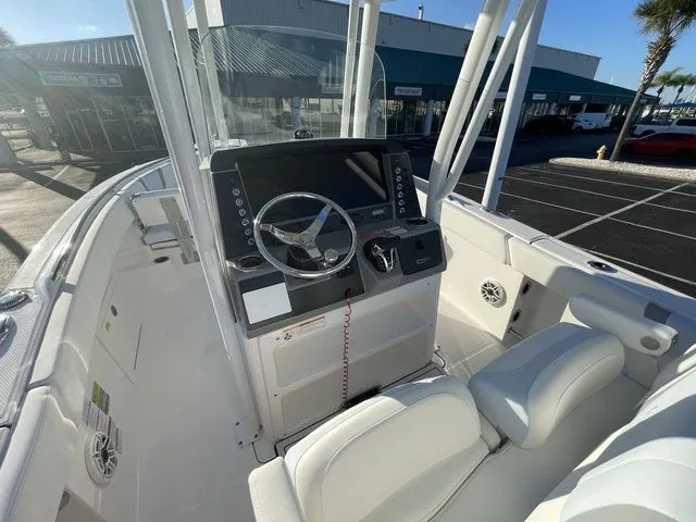 Slide: The Image of Robalo R230 Center Console 2026 - 8