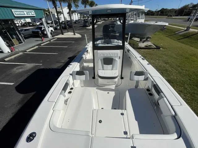 Slide: The Image of Robalo 266 Cayman 2026 - 6