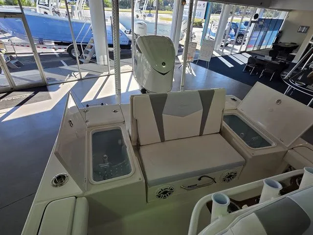 Slide: The Image of Robalo 246 Cayman 2026 - 13