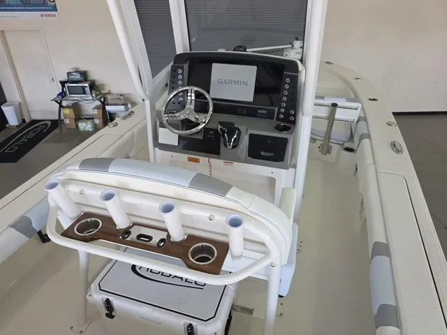 Slide: The Image of Robalo 246 Cayman 2026 - 14