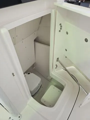 Slide: The Image of Robalo 246 Cayman 2026 - 21