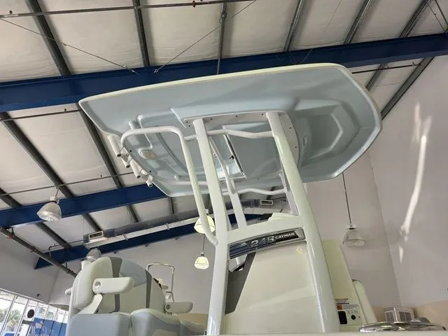 Slide: The Image of Robalo 246 Cayman 2026 - 22