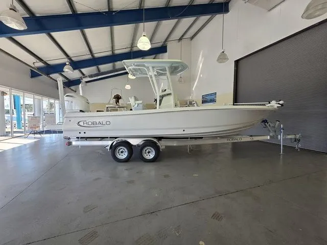 Slide: The Image of Robalo 246 Cayman 2026 - 3