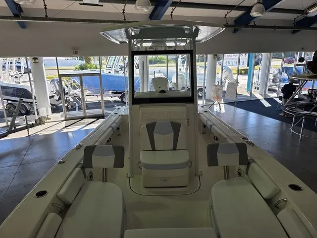 Slide: The Image of Robalo 246 Cayman 2026 - 32