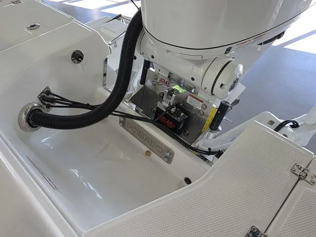 Slide: The Image of Robalo 246 Cayman 2026 - 34