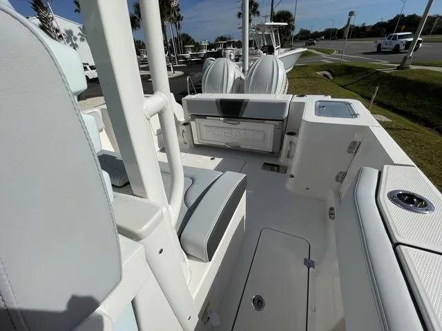 Slide: The Image of Robalo R300 Center Console 2026 - 9