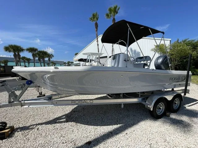 Slide: The Image of Robalo 206 Cayman 2026 - 1