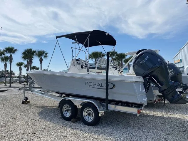 Slide: The Image of Robalo 206 Cayman 2026 - 10