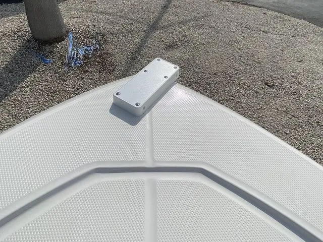 Slide: The Image of Robalo 206 Cayman 2026 - 15