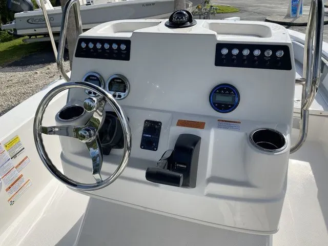 Slide: The Image of Robalo 206 Cayman 2026 - 20