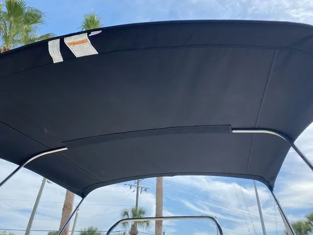 Slide: The Image of Robalo 206 Cayman 2026 - 21