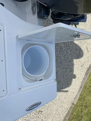 Slide: The Image of Robalo 206 Cayman 2026 - 25