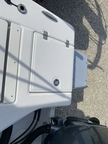 Slide: The Image of Robalo 206 Cayman 2026 - 26