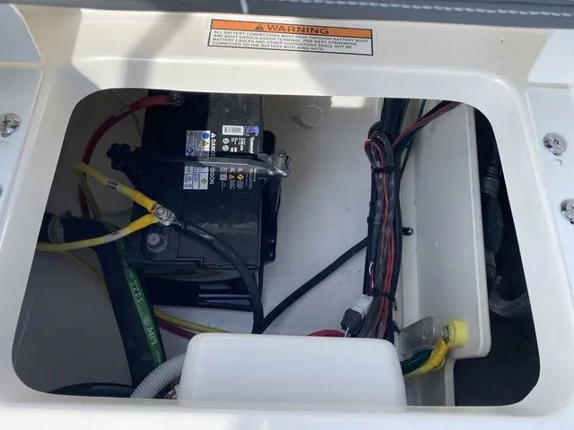 Slide: The Image of Robalo 206 Cayman 2026 - 28