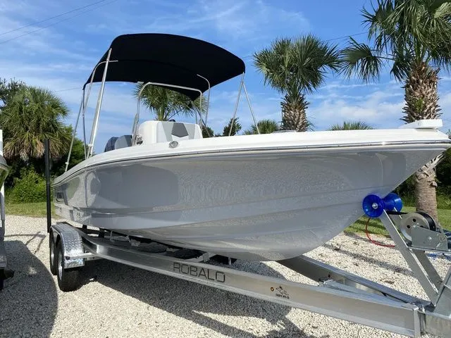 Slide: The Image of Robalo 206 Cayman 2026 - 32