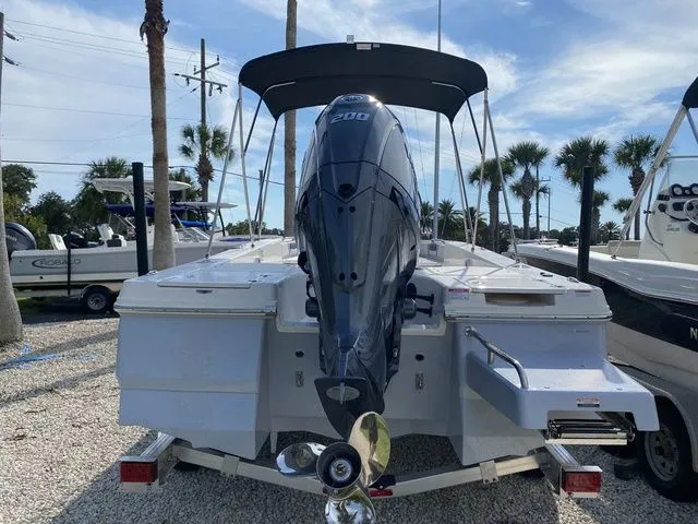 Slide: The Image of Robalo 206 Cayman 2026 - 33