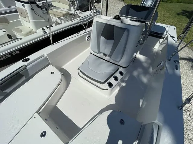 Slide: The Image of Robalo 206 Cayman 2026 - 4