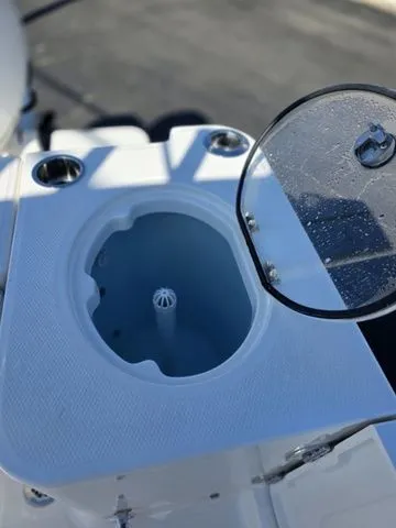 Slide: The Image of Robalo R250 Center Console 2026 - 13