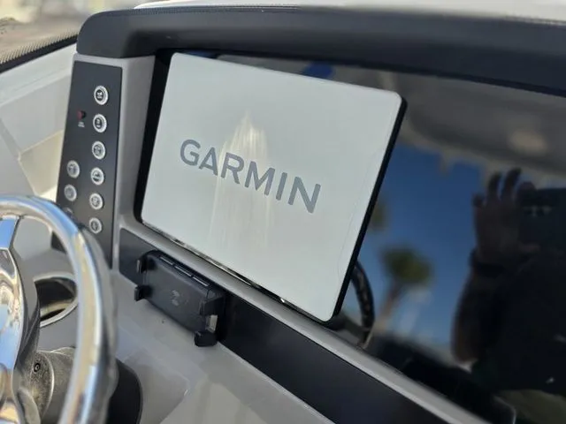 Slide: The Image of Robalo R250 Center Console 2026 - 15