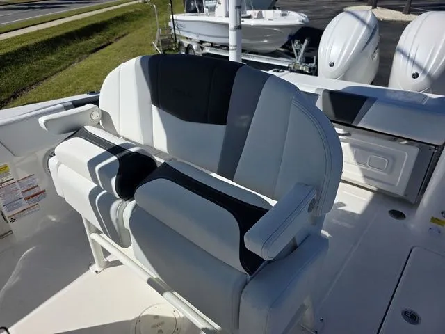 Slide: The Image of Robalo R250 Center Console 2026 - 28