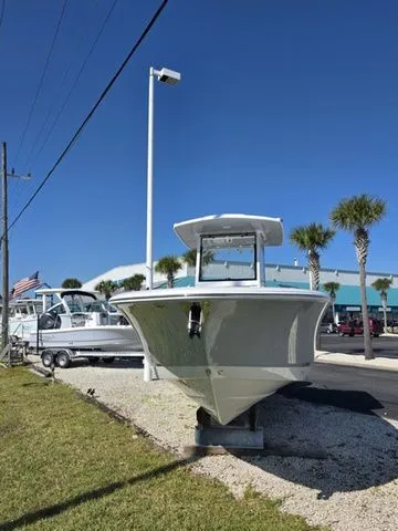 Slide: The Image of Robalo R250 Center Console 2026 - 3