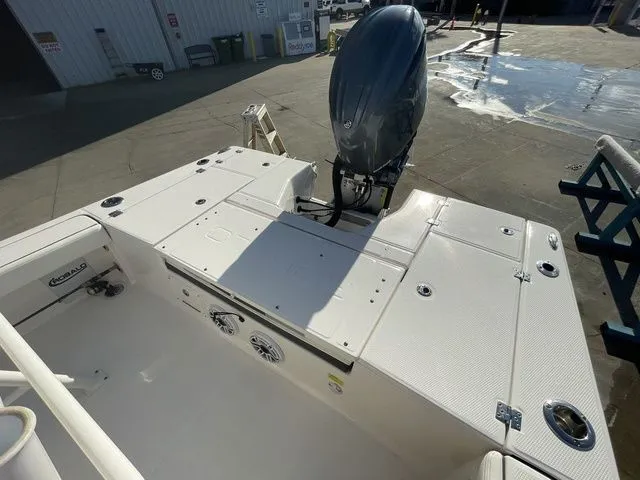 Slide: The Image of Robalo 226 Cayman 2024 - 11