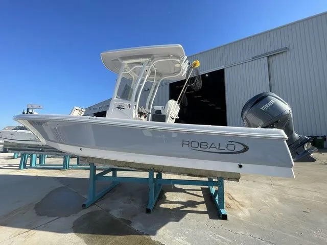 Slide: The Image of Robalo 226 Cayman 2024 - 2