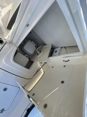 Slide: The Image of Robalo 226 Cayman 2024 - 6