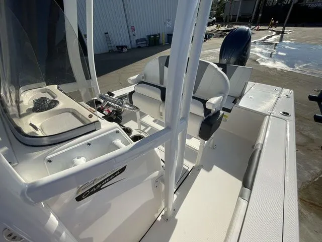Slide: The Image of Robalo 226 Cayman 2024 - 7