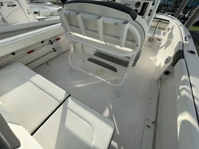 Slide: The Image of Robalo R222 Explorer 2022 - 12