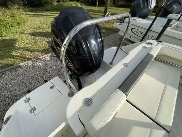 Slide: The Image of Robalo R222 Explorer 2022 - 14