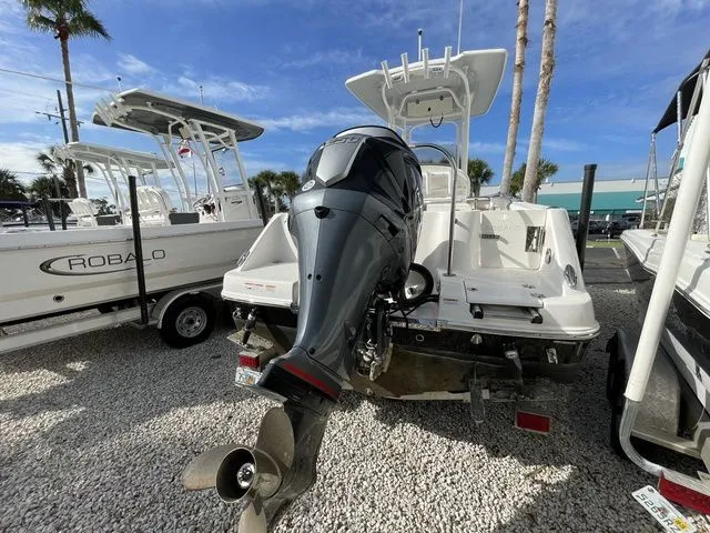 Slide: The Image of Robalo R222 Explorer 2022 - 3