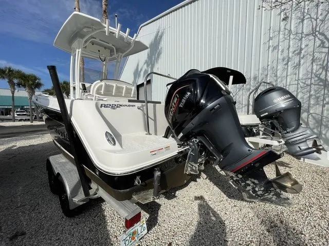 Slide: The Image of Robalo R222 Explorer 2022 - 4