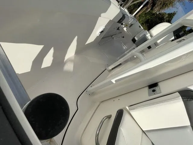 Slide: The Image of Robalo R222 Explorer 2022 - 8