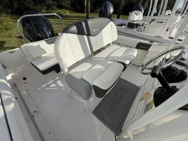 Slide: The Image of Robalo R222 Explorer 2022 - 9