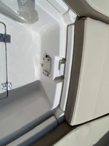 Slide: The Image of Robalo R242EX 2022 - 11