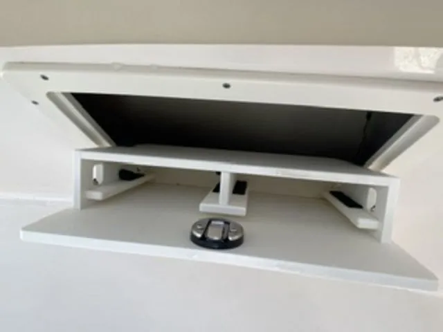 Slide: The Image of Robalo R242EX 2022 - 15